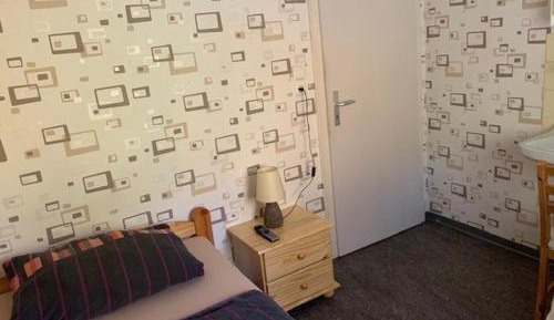 Single Room with Shared Bathroom