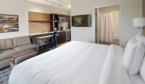King Studio with Sofa Bed - Hearing Accessible