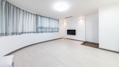 Studio 2