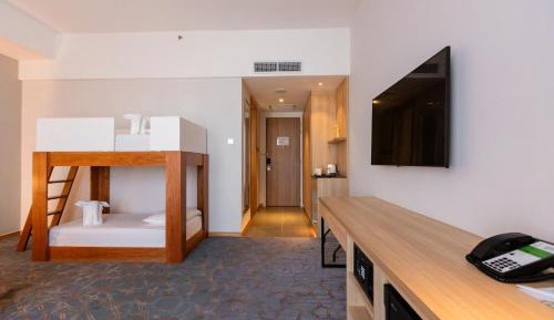1 Queen 1 Bunk Bed Family Premium