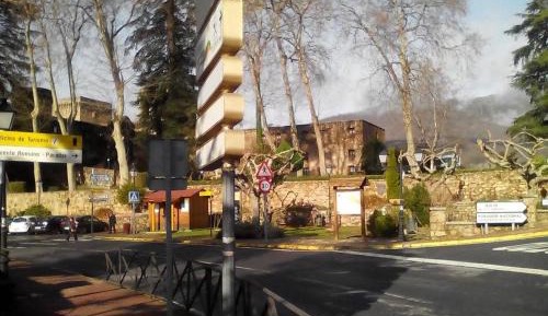 Two-Bedroom Apartment with Mountain View