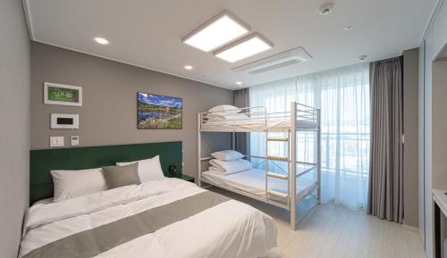 Deluxe Family Room