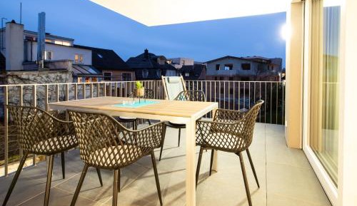 Three-Bedroom Apartment with Balcony