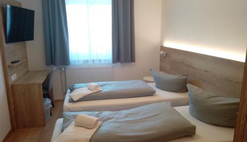 Standard Twin Room with Shared Bathroom