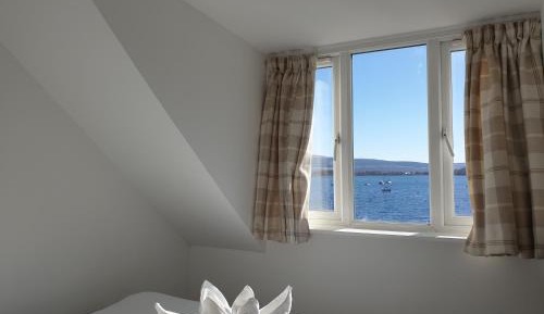 Deluxe Double Room with Side Sea View
