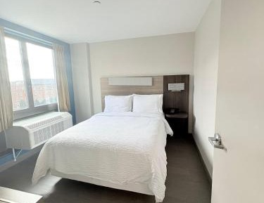 One-Bedroom Queen Suite -Non-Smoking
