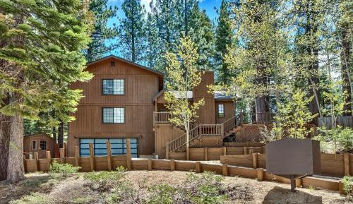 Three-Bedroom Holiday Home 