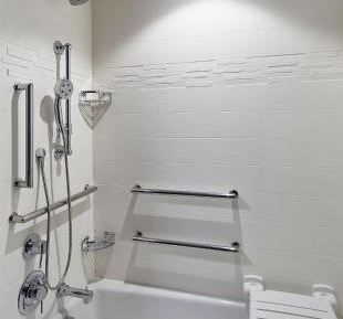 King Studio with Sofa Bed and Adapted Tub - Mobility and Hearing Accessible
