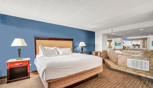 King Suite with Whirlpool - Non-Smoking