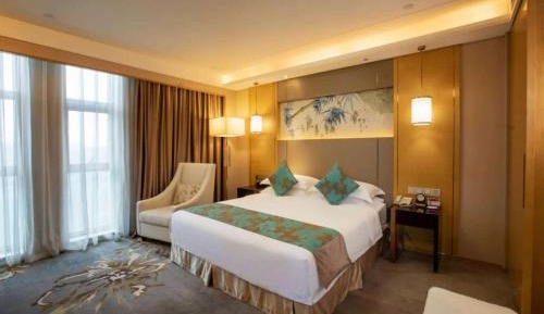 Deluxe King Room