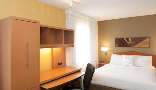Deluxe Queen Suite with Sofa Bed