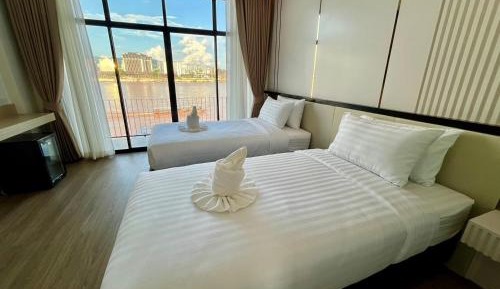 Twin Room with River View 