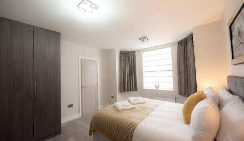 Deluxe One-Bedroom Apartment with Garden View