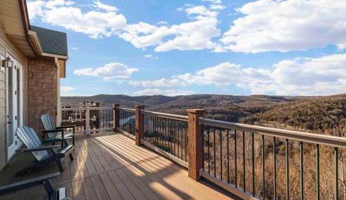 Two-Bedroom Apartment with Lake View