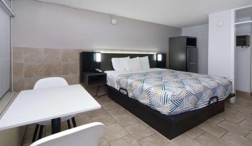 King Room - Non-Smoking