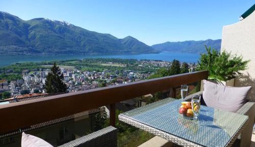 Apartment with Lake View