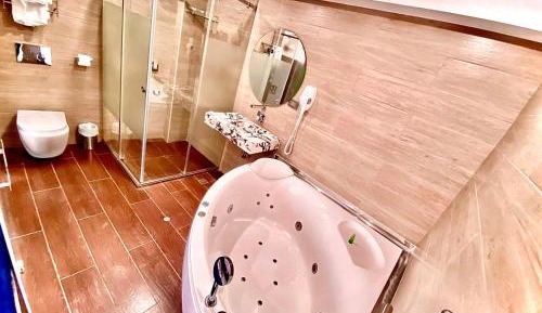 Suite with Hot Tub
