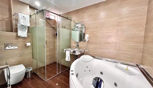 Suite with Hot Tub