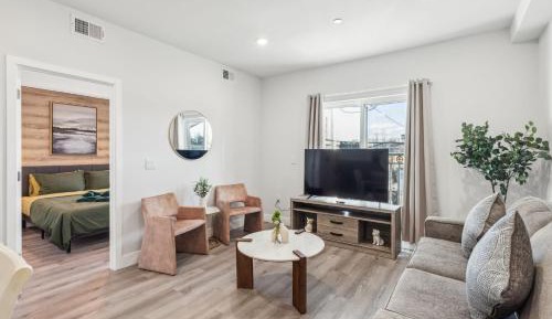 Three-Bedroom Deluxe Apartment