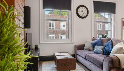 Studio Apartment with One Double Bed