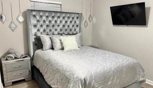 Queen Room with Shared Bathroom