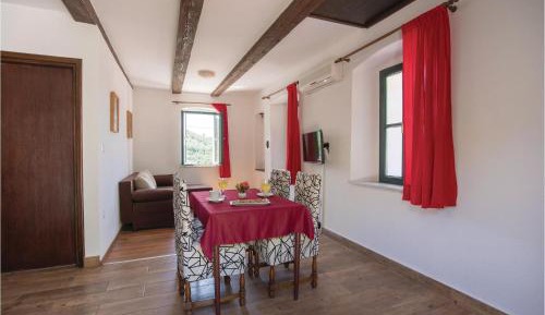 One-Bedroom Holiday Home