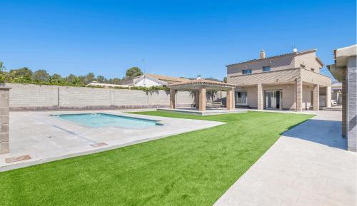 Four-Bedroom Holiday Home