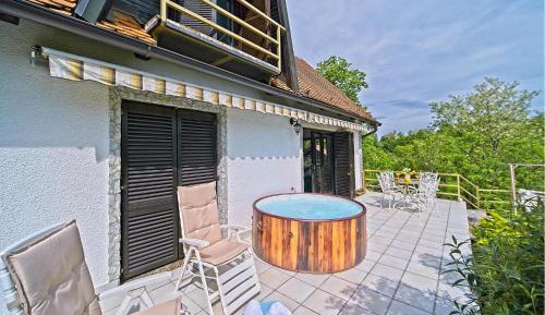Three-Bedroom Holiday Home 