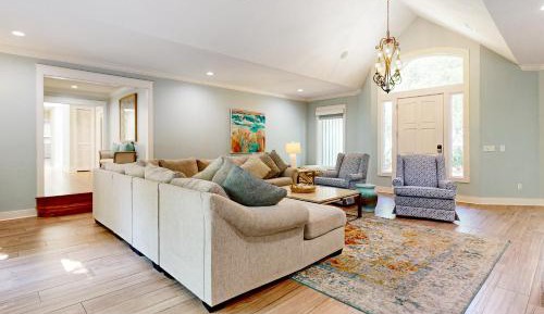 Five Bedroom Holiday Home
