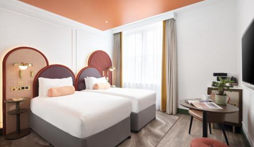 Premium Twin Room with Street View