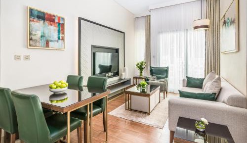 Deluxe One-Bedroom Apartment