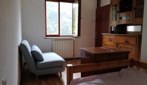 Single Room with Shared Bathroom
