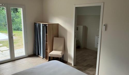 King Room with Roll-In Shower - Disability Access