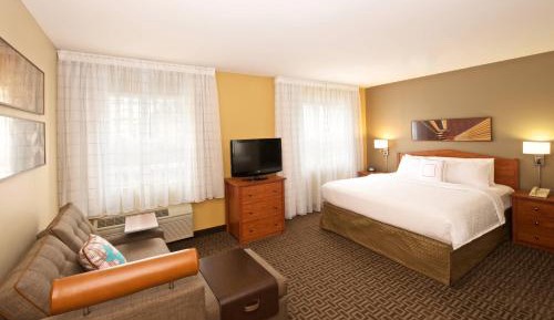 King Suite with Sofa Bed and Mobility Accessible Tub