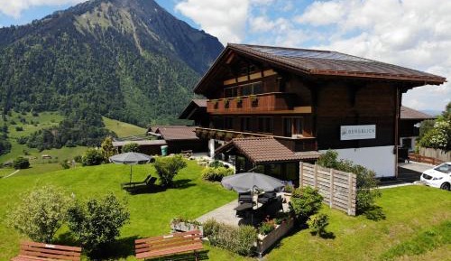 Apartment with Mountain View