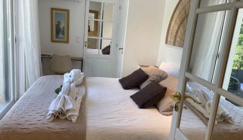 Queen Suite with Pool View