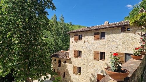 Deluxe Two-Bedroom Apartment with Garden View