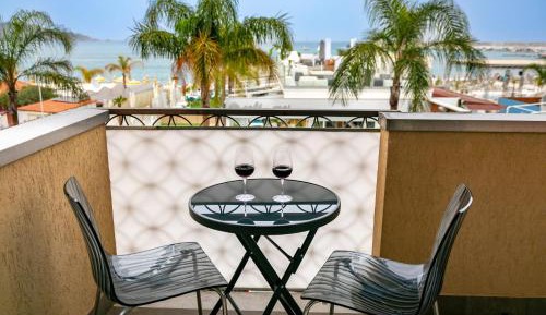 One-Bedroom Apartment with Sea View and Balcony