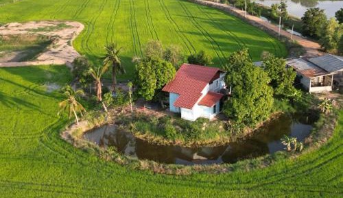 Villa with Garden View