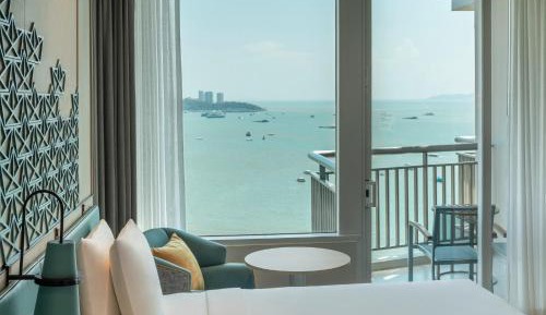 Standard Twin Room with Pattaya Beach View - Bay Tower