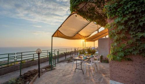 One-Bedroom Apartment with Sea View