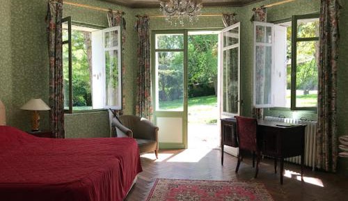 Deluxe Queen Room