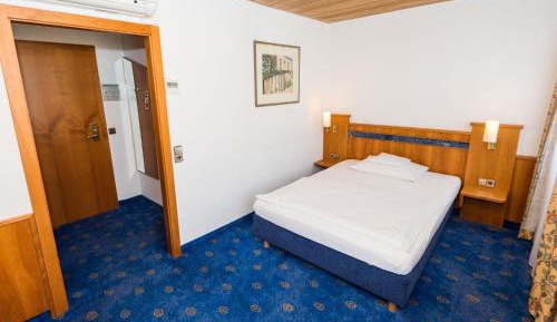 Comfort Queen Room