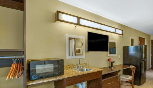 Queen Room - Disability Access - Non-Smoking