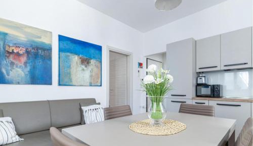 One-Bedroom Holiday Home