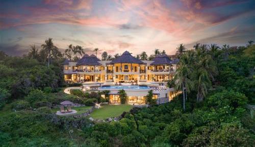 Six-Bedroom Villa 