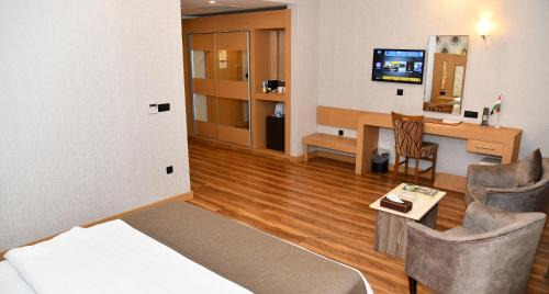 Standard King Room