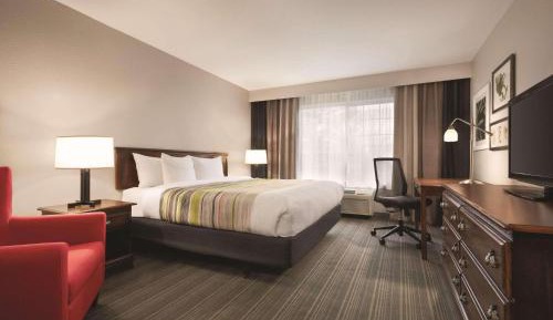 King Room with Roll-In Shower - Disability Access/Non Smoking