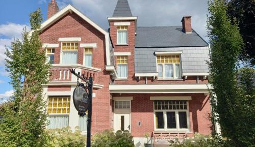 Villa with Garden View