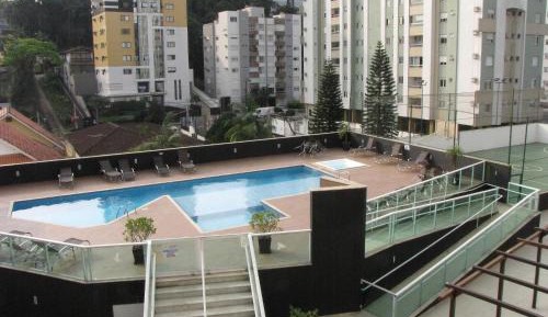 Apartment with Pool View 